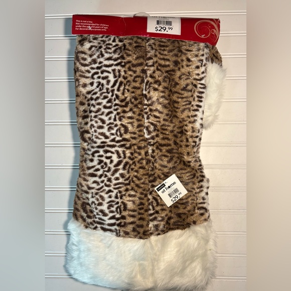 Animal print Christmas tree skirt 48 inches diam and 2 stockings Set New - Picture 3 of 6
